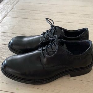 Men’s black dress shoes